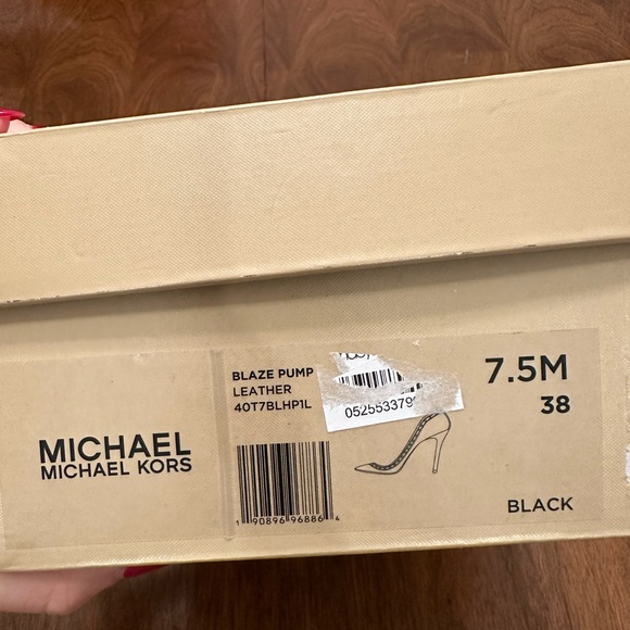 Michael Kors Blaze Pump, Black Leather Studded Heels, New in Box, Size 7.5 - Picture 10 of 10